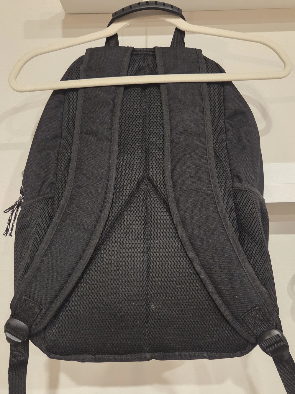 Eastsport Men's Black and Gray Multi-Compartment Backpack